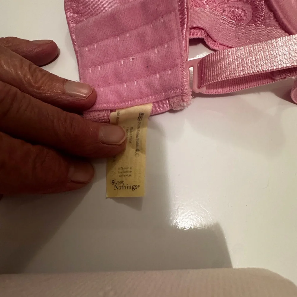 Pink Embroidered Bra — Supportive Sweetheart Silhouette - Picture 7 of 9